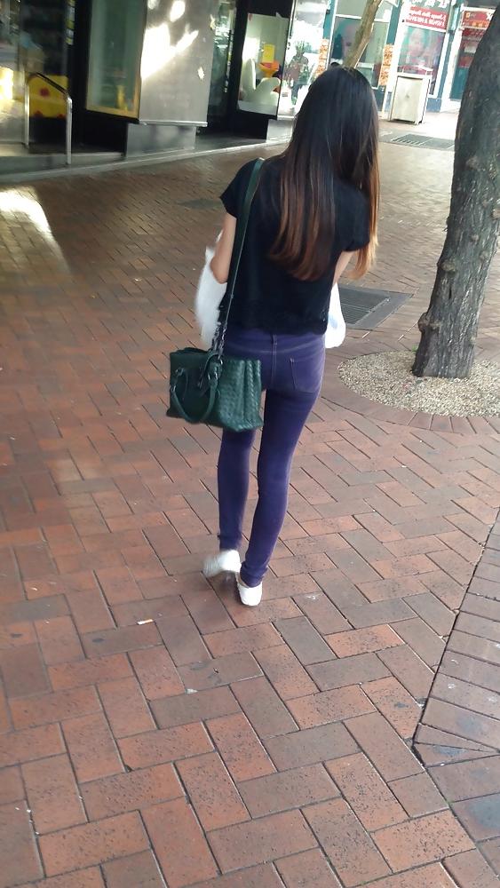 25P Chinese sluts outdoor