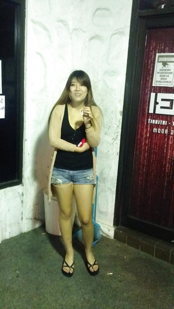 25P Chinese sluts outdoor