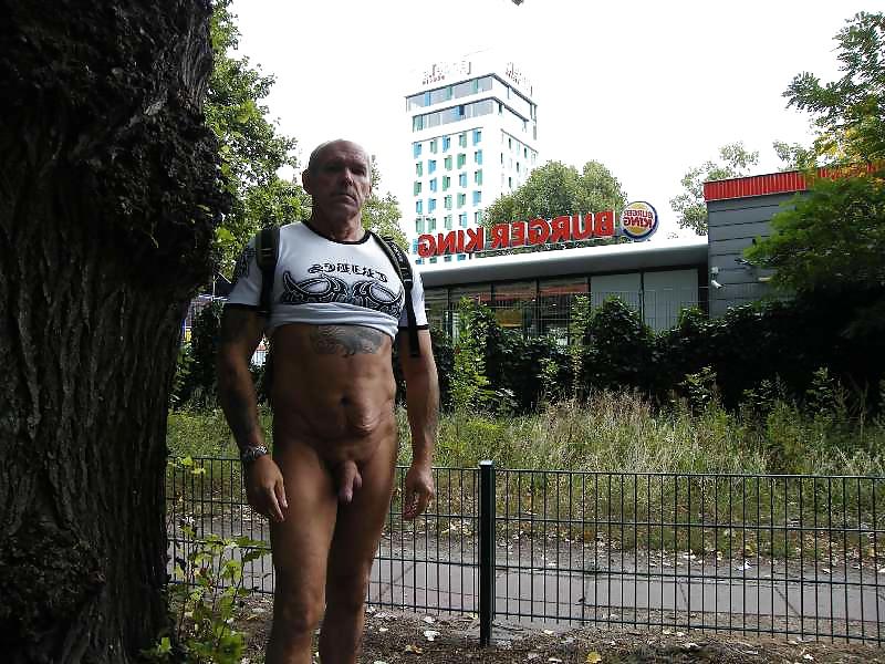 10P Berlin - fast ganz nackt - 03