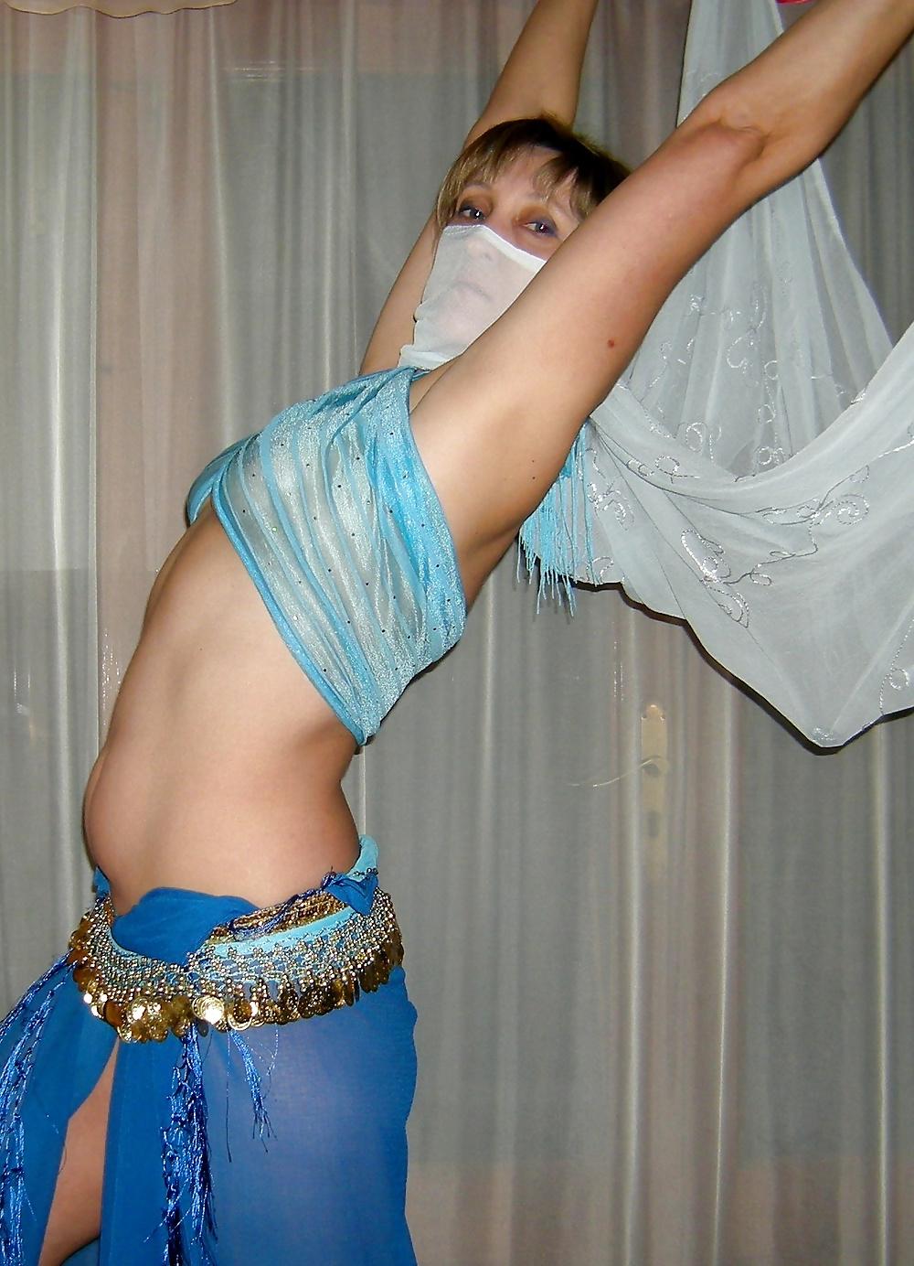 12P Belly dance arab
