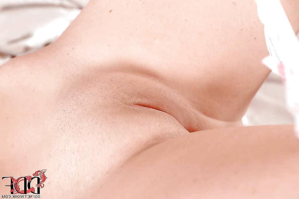 25P Hairless clam pussies. Open legs with closed lips!