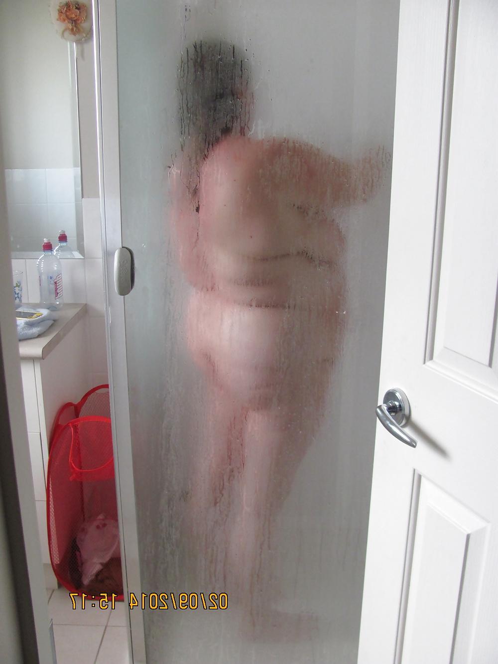 8P Wife in shower 