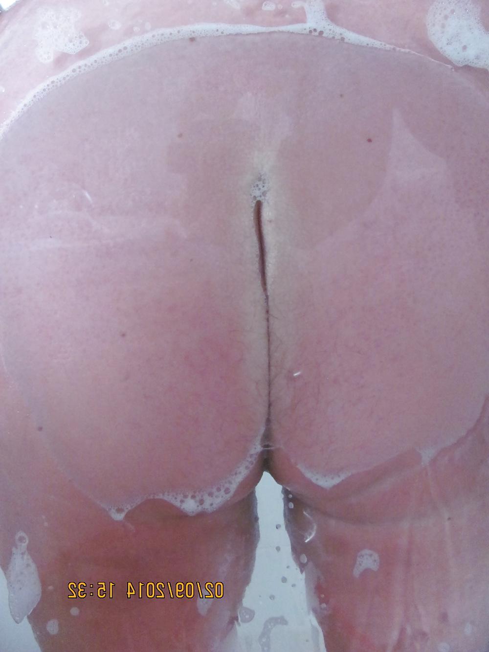 8P Wife in shower 