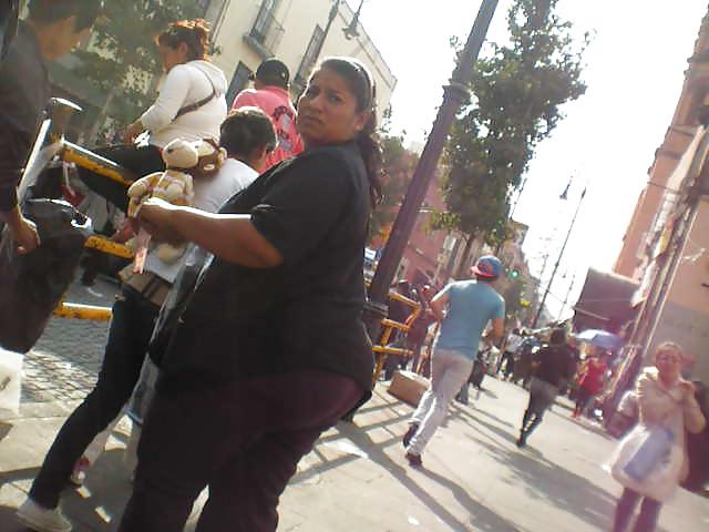 25P Mature pears candids