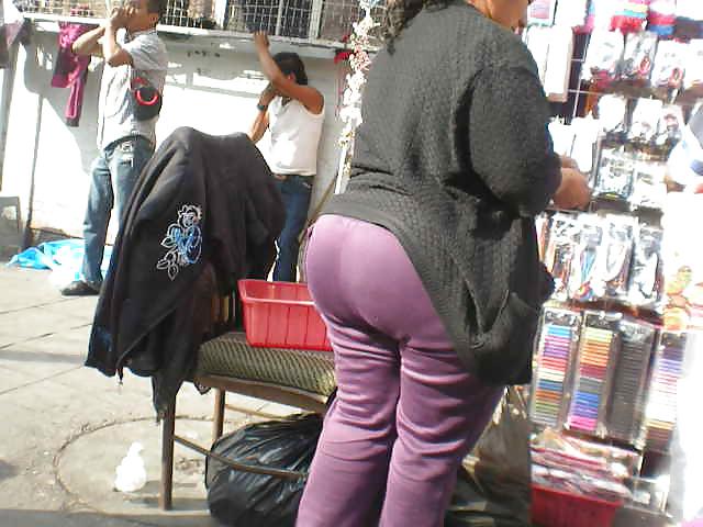 25P Mature pears candids