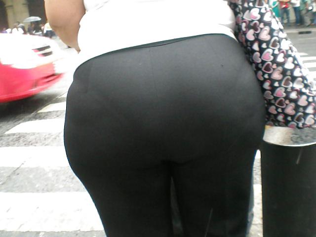 25P Mature pears candids