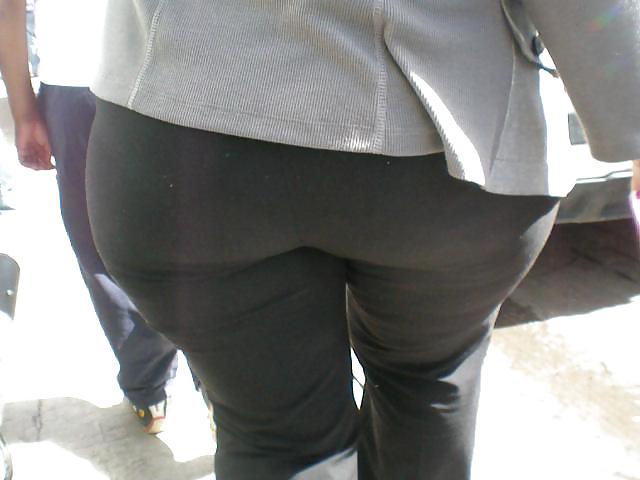 25P Mature pears candids