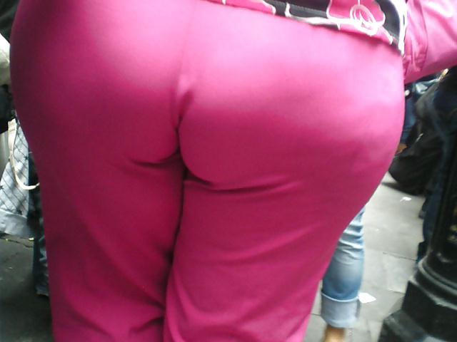 25P Mature pears candids