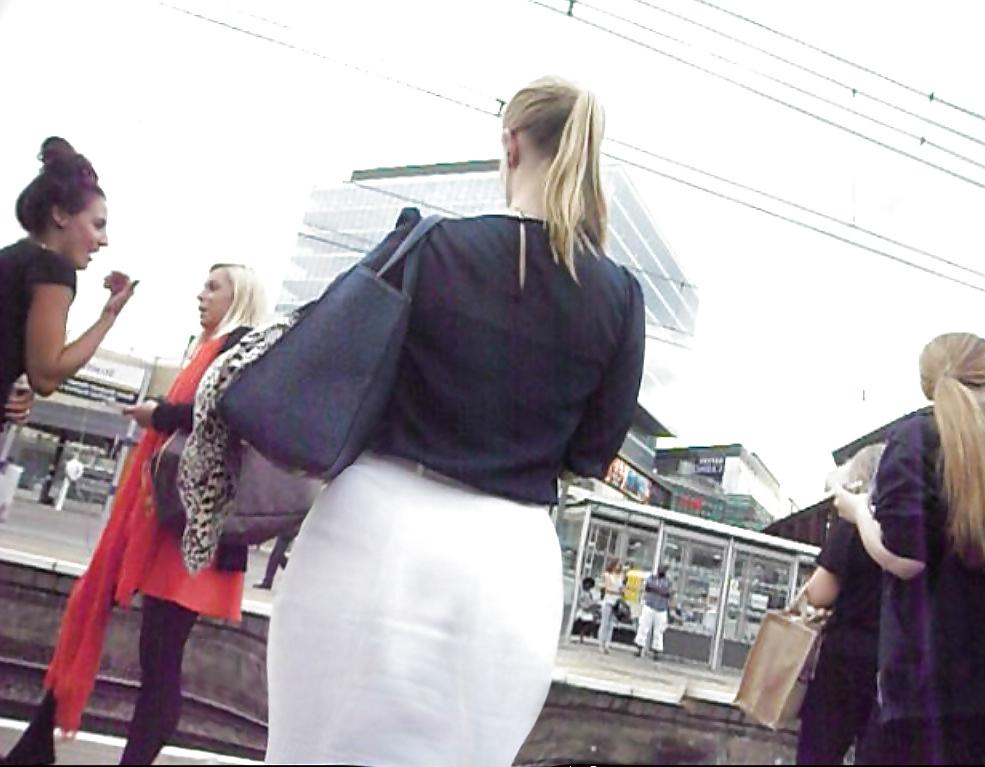 25P Sexy businesswomen with BIG asses in tight skirts