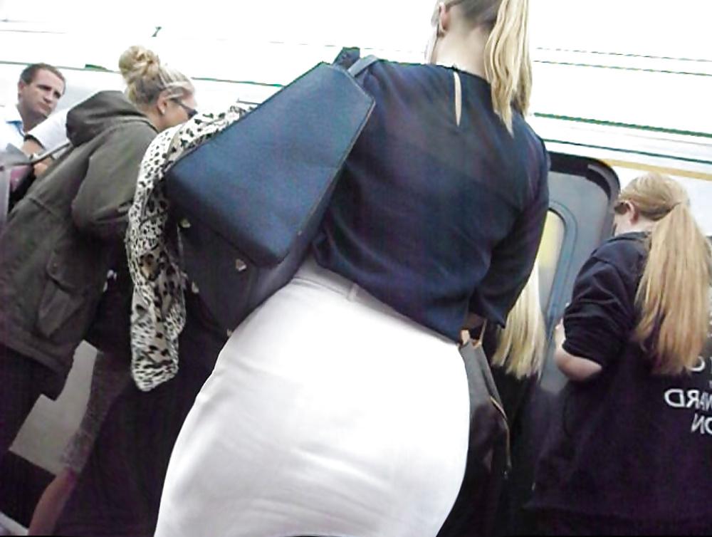 25P Sexy businesswomen with BIG asses in tight skirts