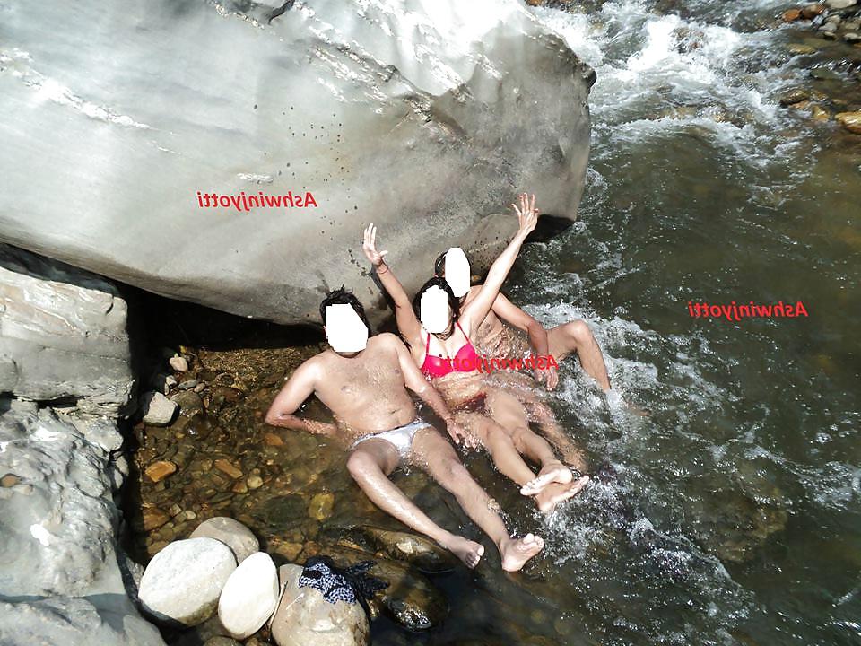 25P Desi Cuckold Couple 