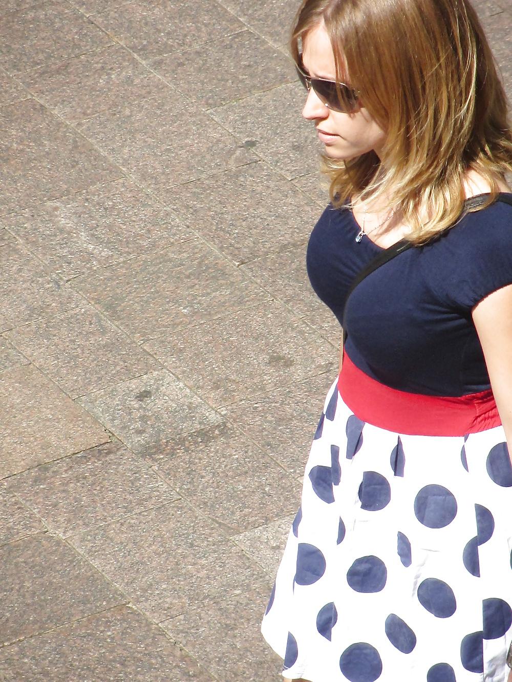 12P Voyeur Tits 1