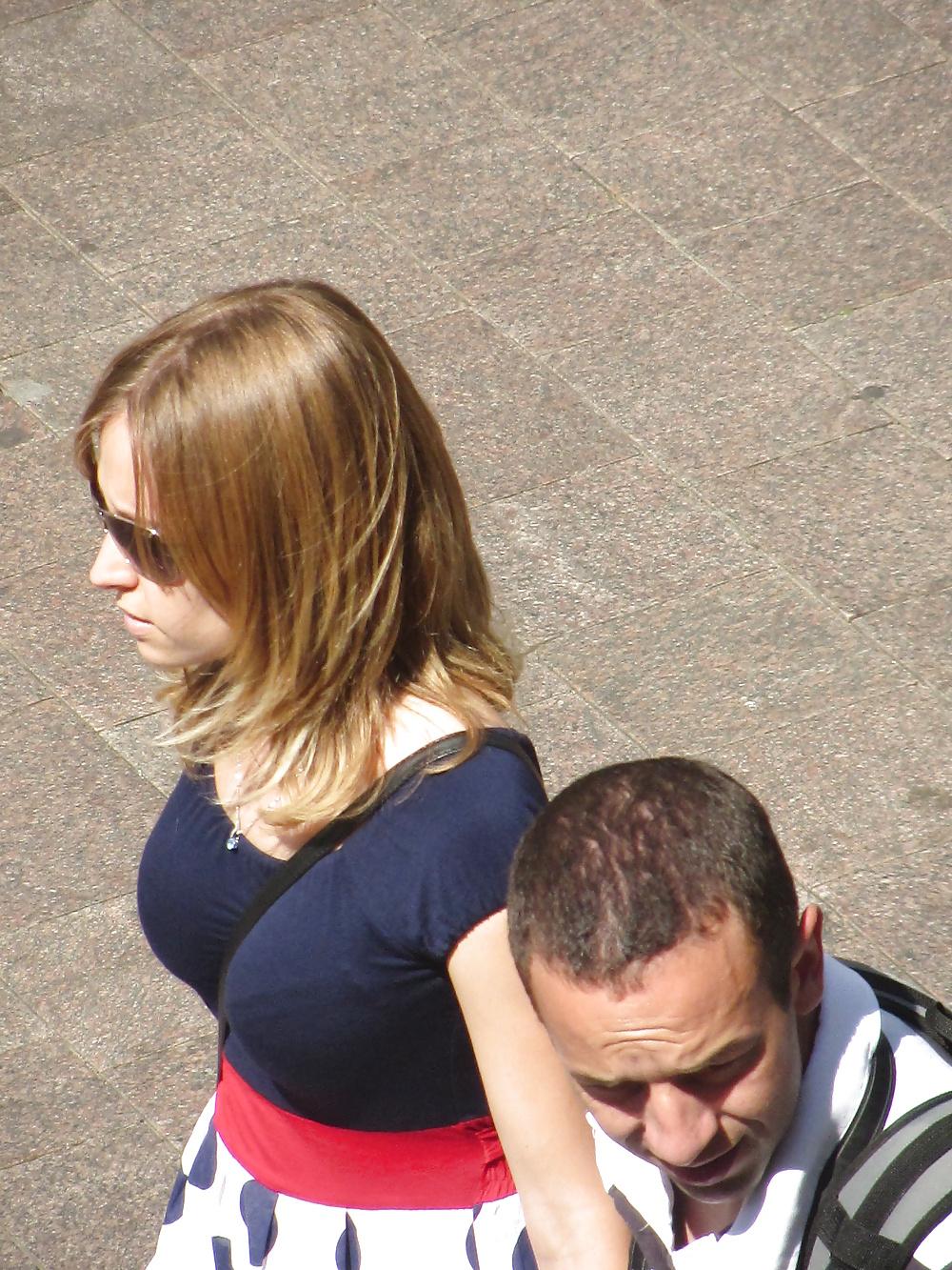 12P Voyeur Tits 1