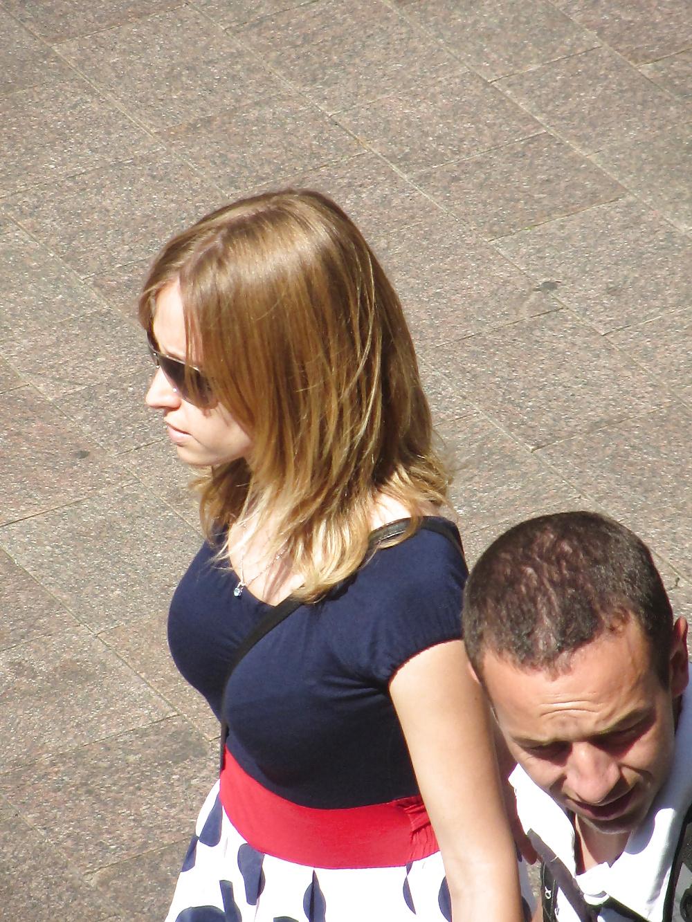 12P Voyeur Tits 1