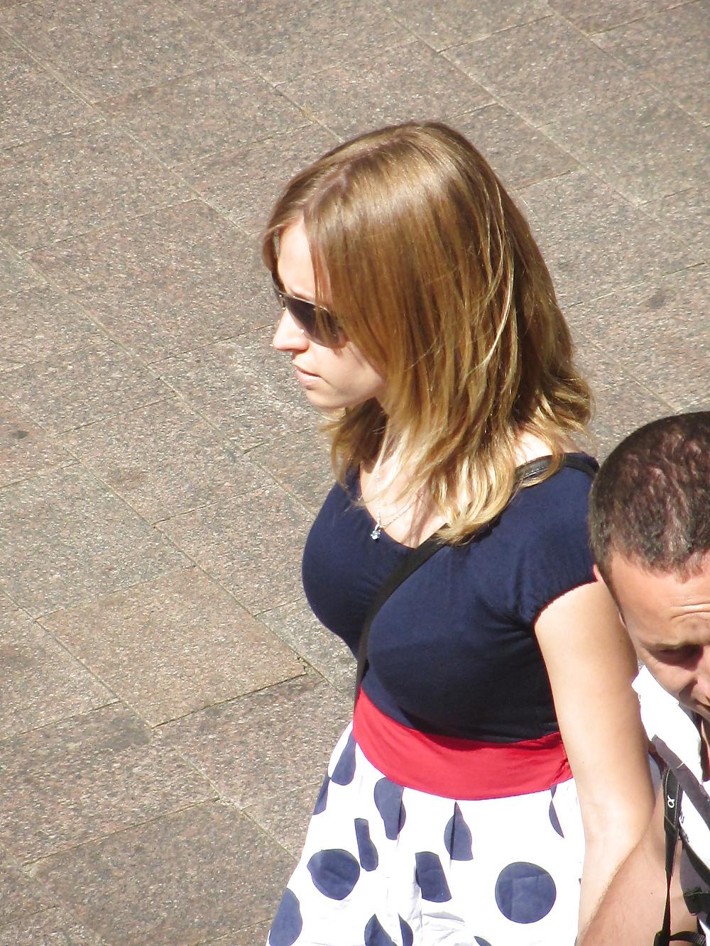 12P Voyeur Tits 1