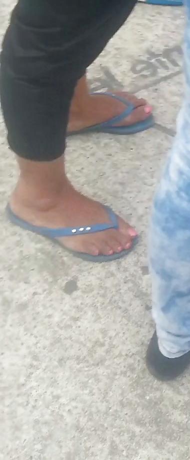 25P Spy feet, legs, foot, ankle, fingers romanian