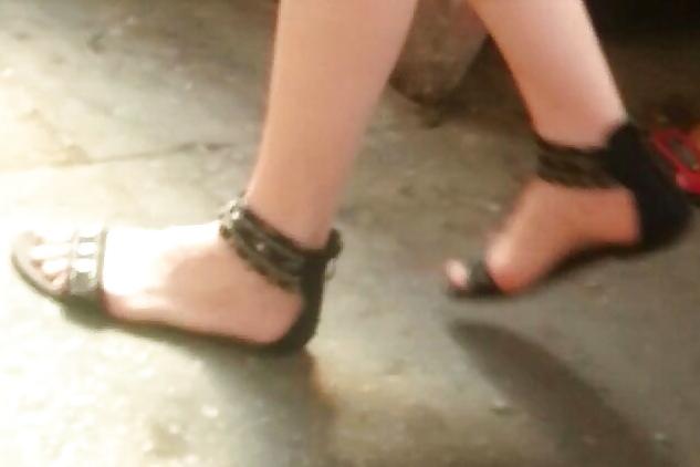 25P Spy feet, legs, foot, ankle, fingers romanian