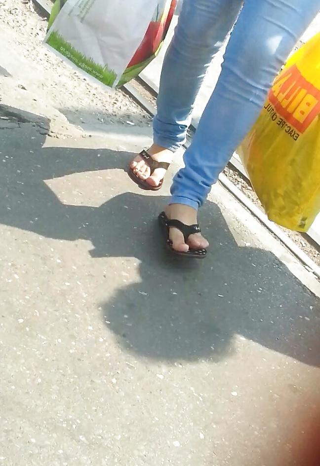 25P Spy feet, legs, foot, ankle, fingers romanian