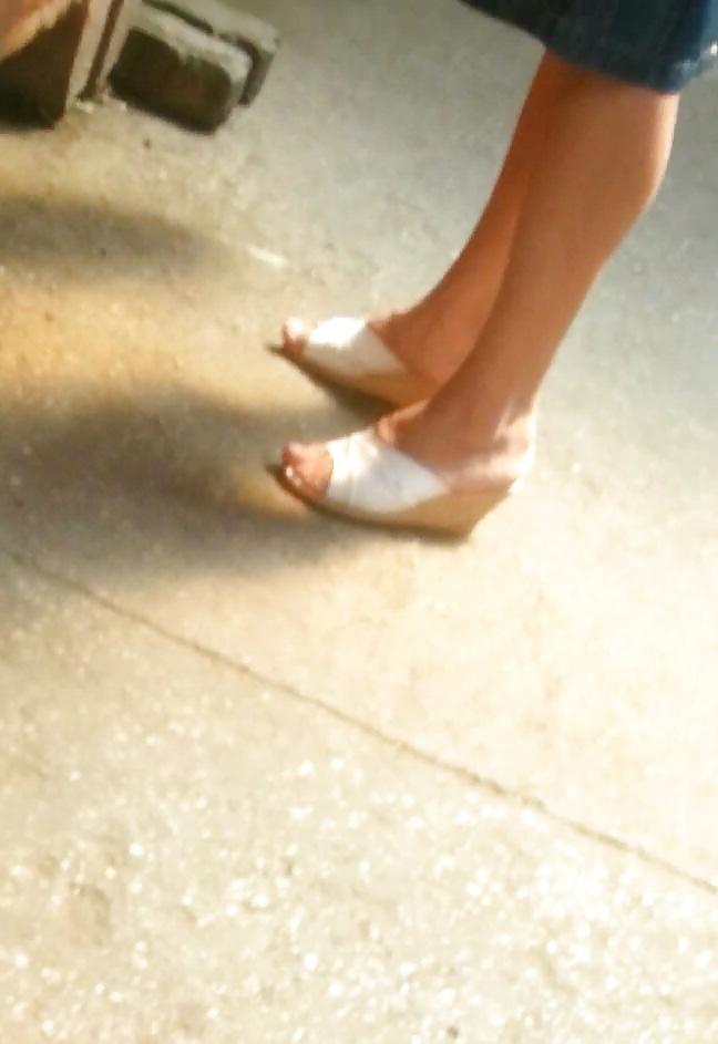 25P Spy feet, legs, foot, ankle, fingers romanian