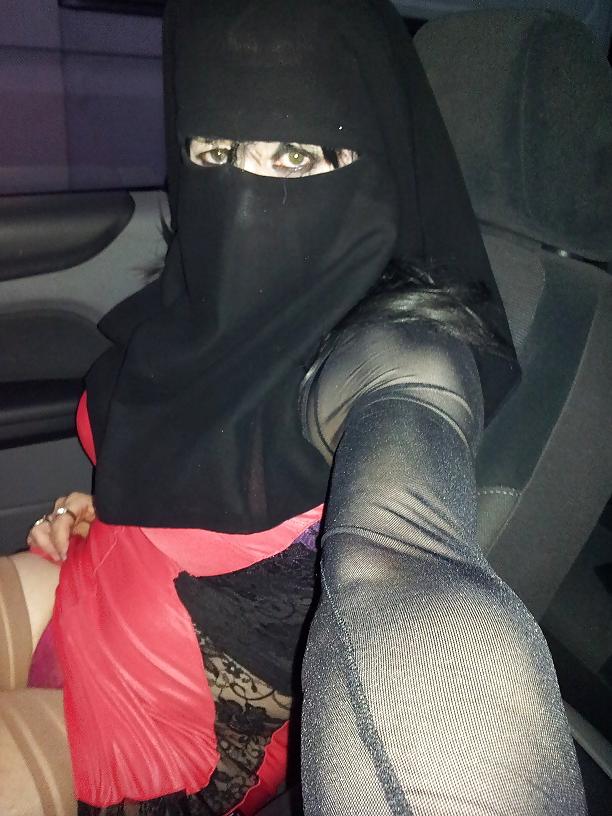 10P Niqab in my car