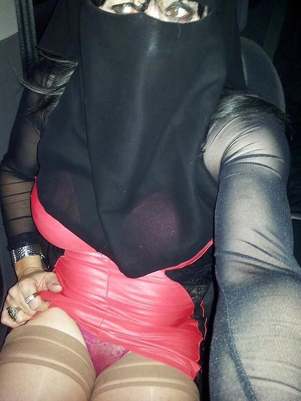 10P Niqab in my car