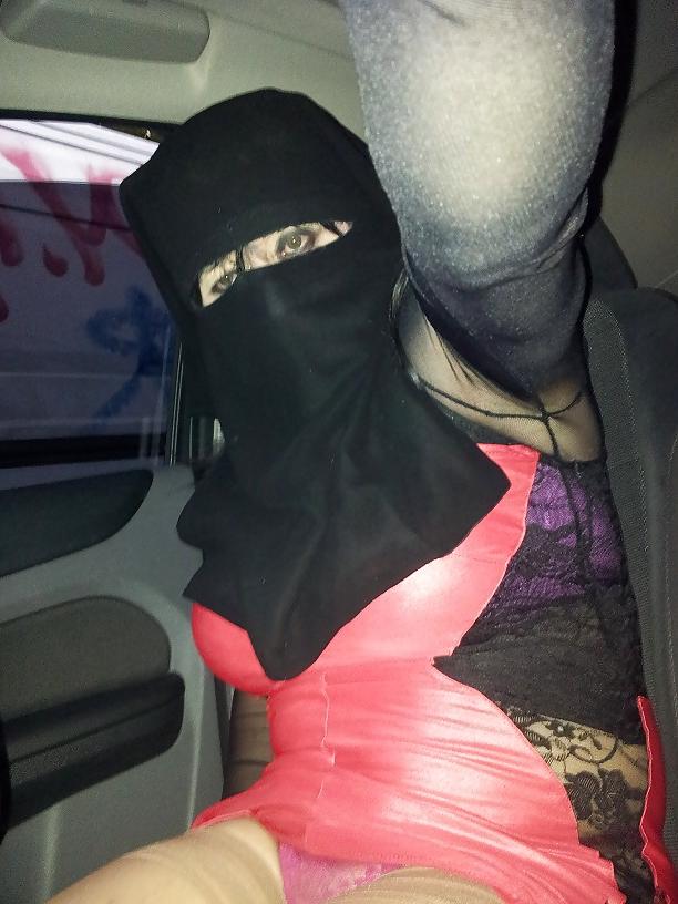 10P Niqab in my car