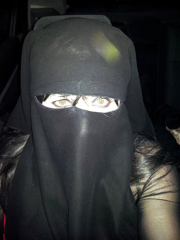 10P Niqab in my car