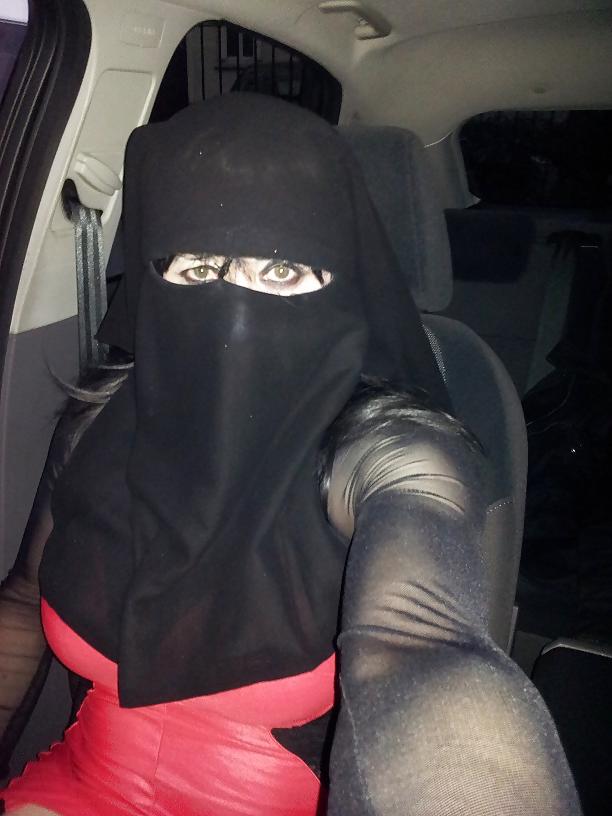 10P Niqab in my car