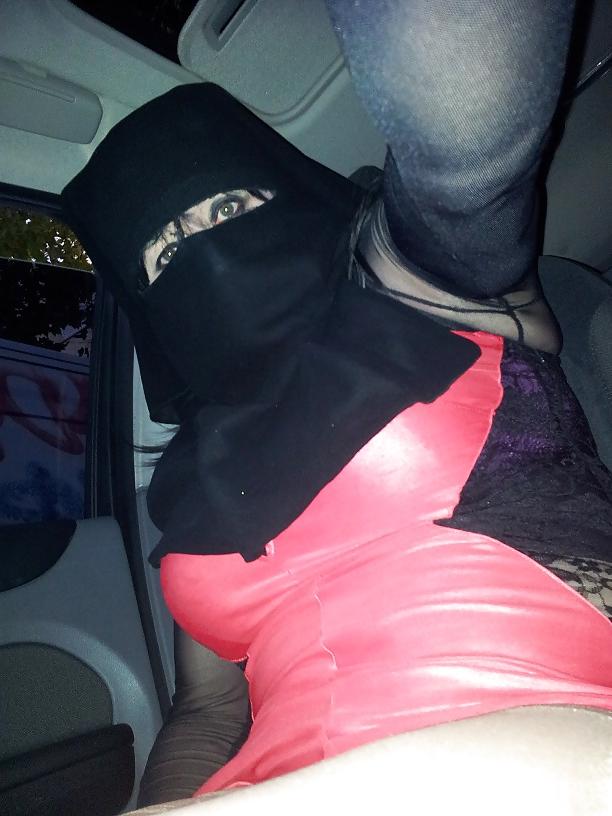 10P Niqab in my car