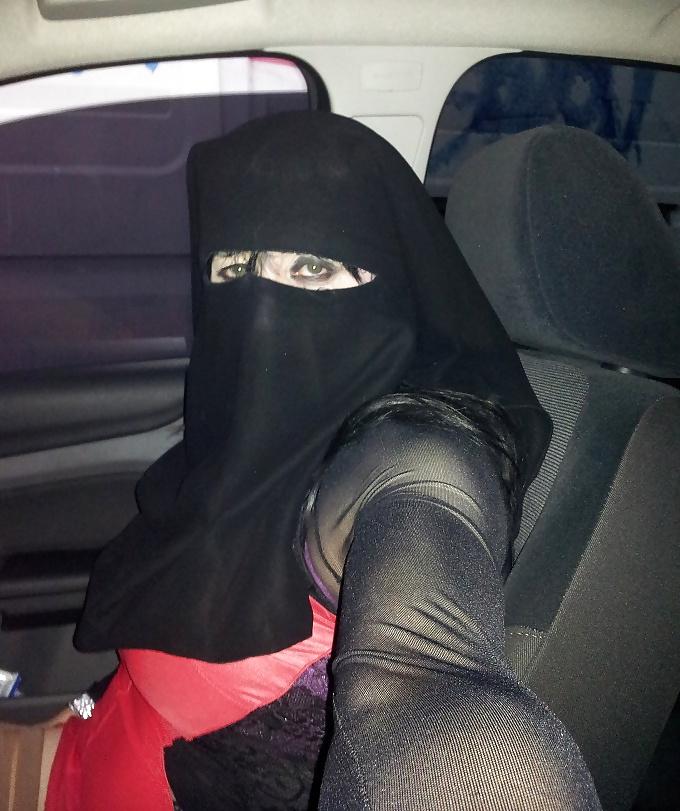 10P Niqab in my car