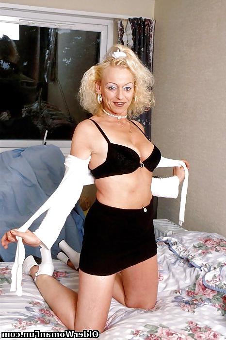 16P 57 year old cougar Helen from OlderWomanFun