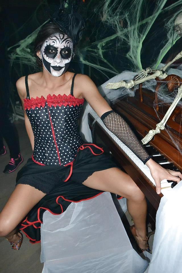 25P Halloween Sluts