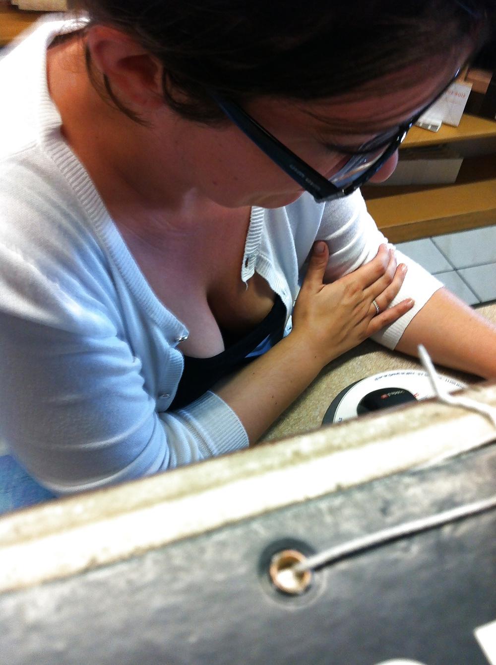 5P Candid Sexy Downblouse Cleavage 