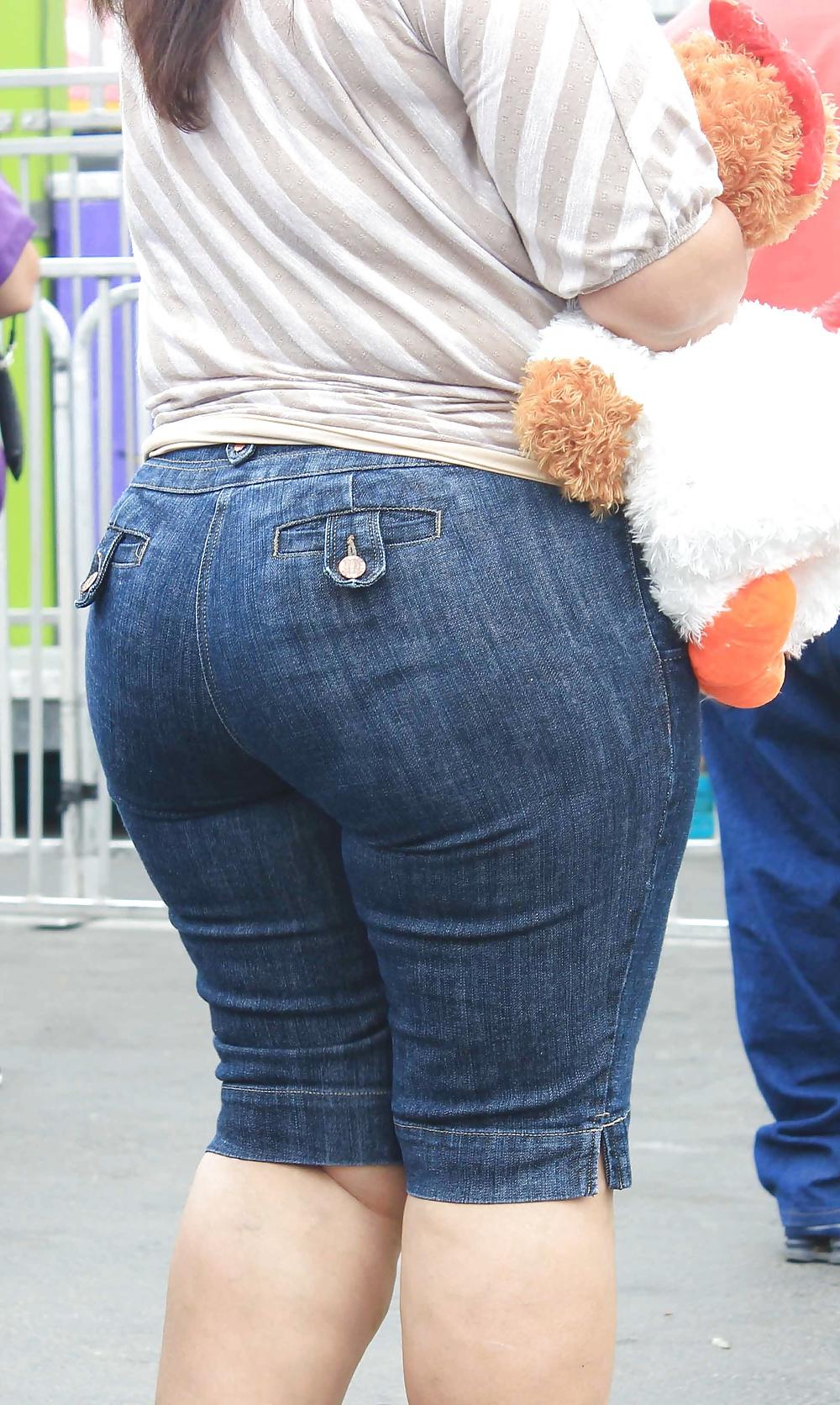 14P Candid Huge Latina Mom Ass in Jeans