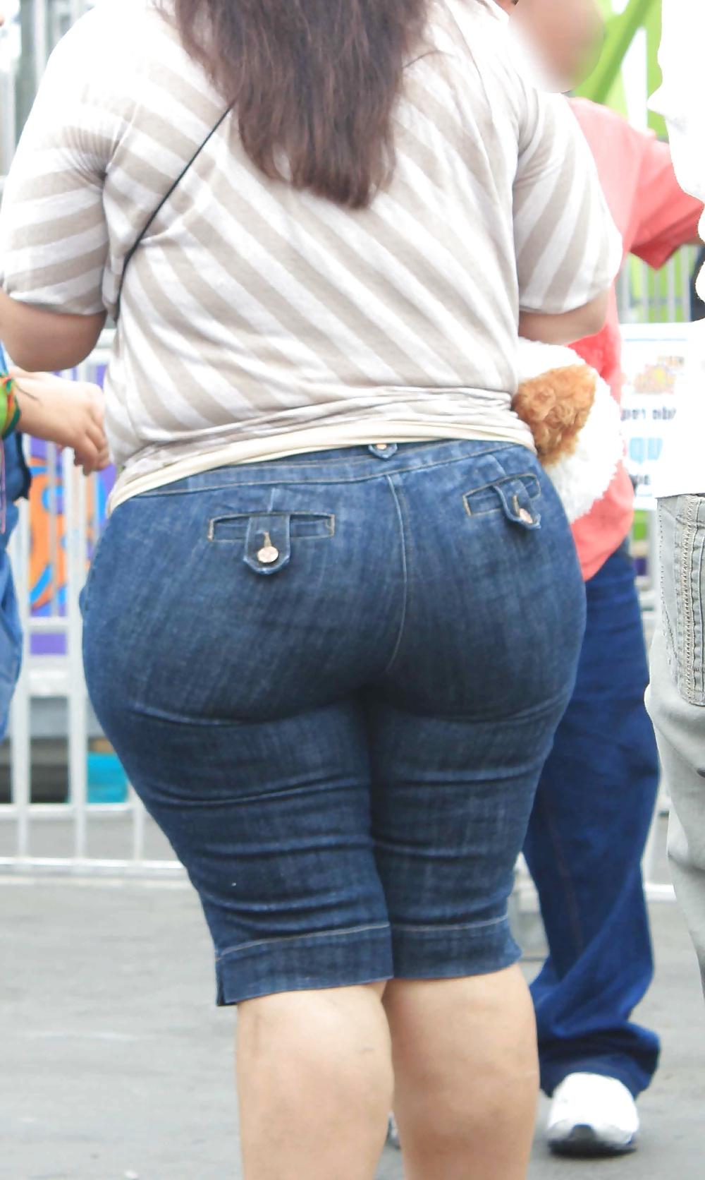 14P Candid Huge Latina Mom Ass in Jeans