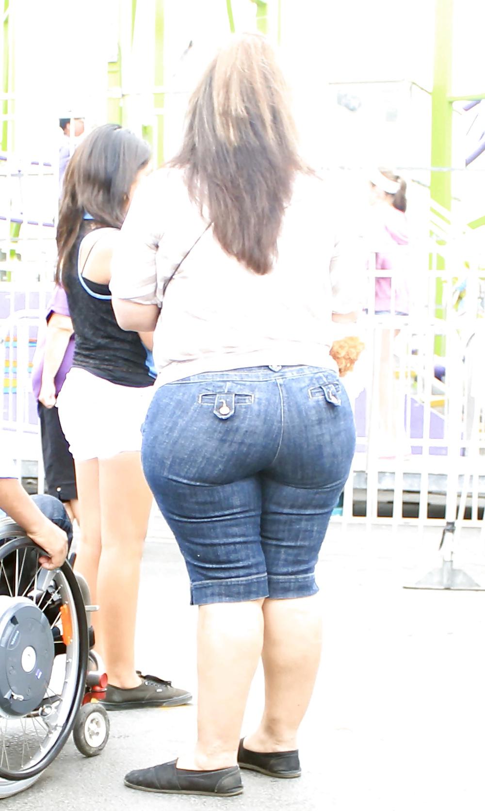 14P Candid Huge Latina Mom Ass in Jeans