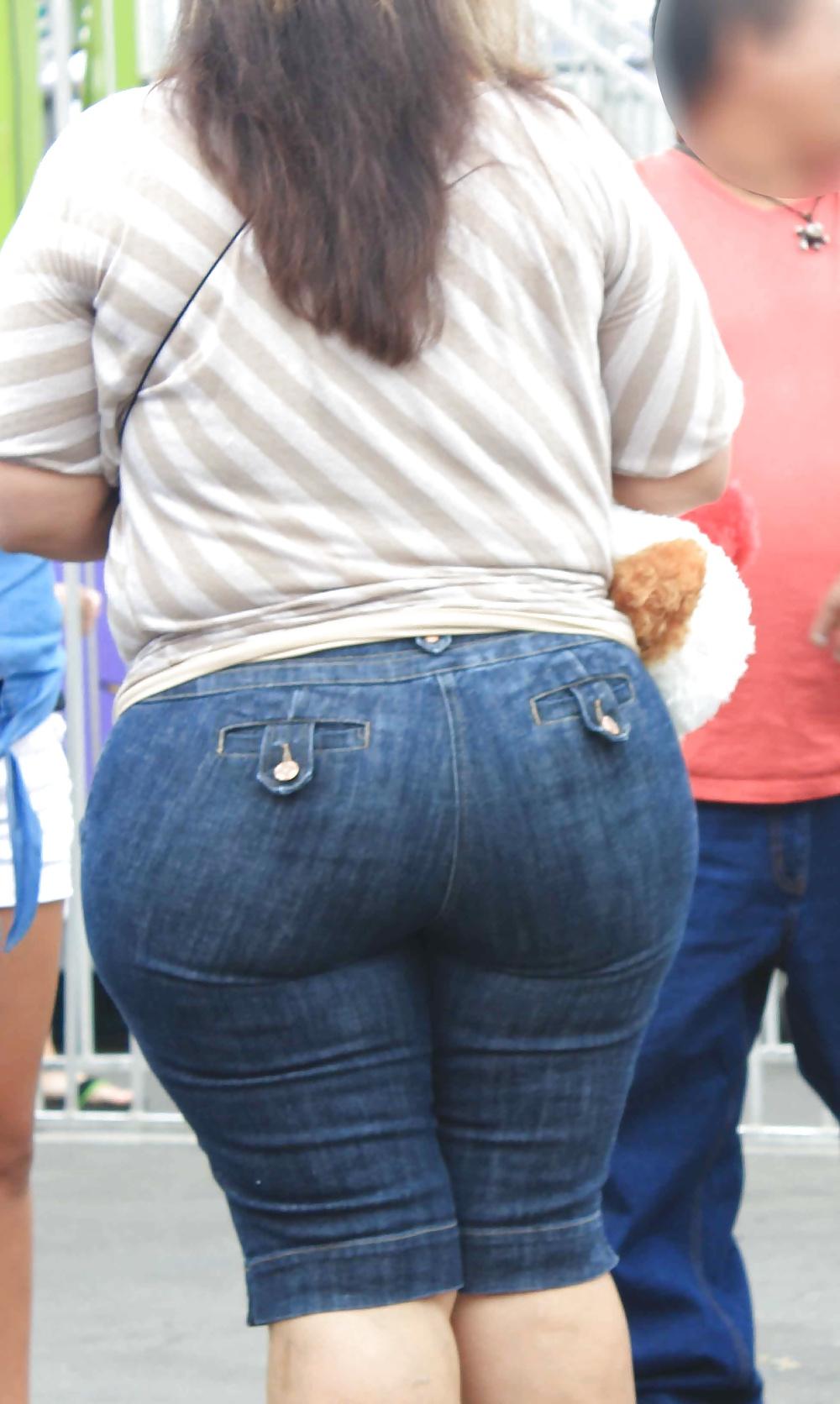 14P Candid Huge Latina Mom Ass in Jeans