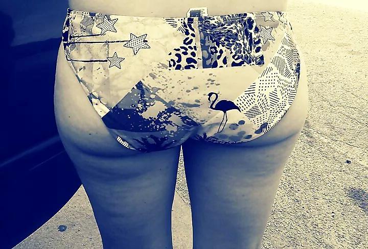 22P FaceBook-Mädel hat einen Arsch und ist nicht schüchtern
