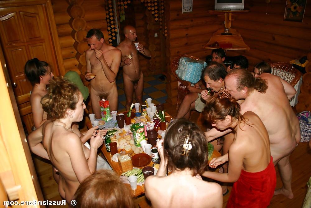 16P Camping nudist