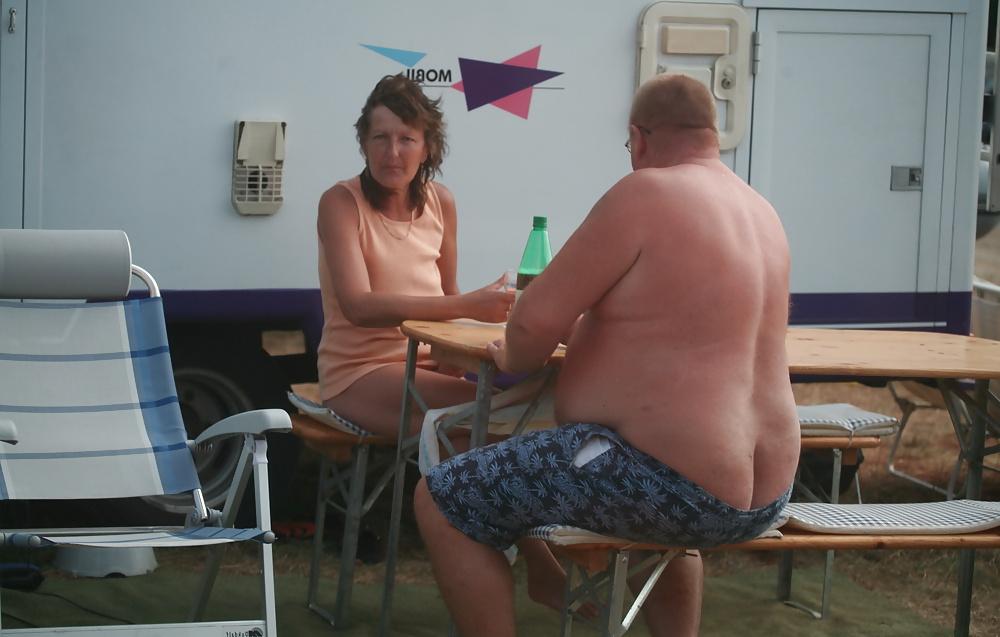 16P Camping nudist