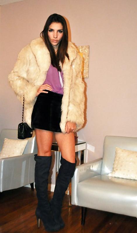 25P Hot chicks in fur coats and fur vests
