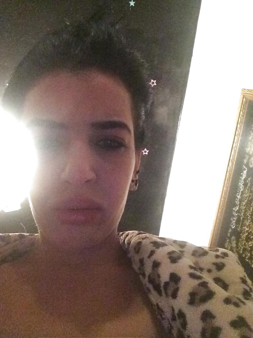 25P Bitch for wank & cum over ! comment