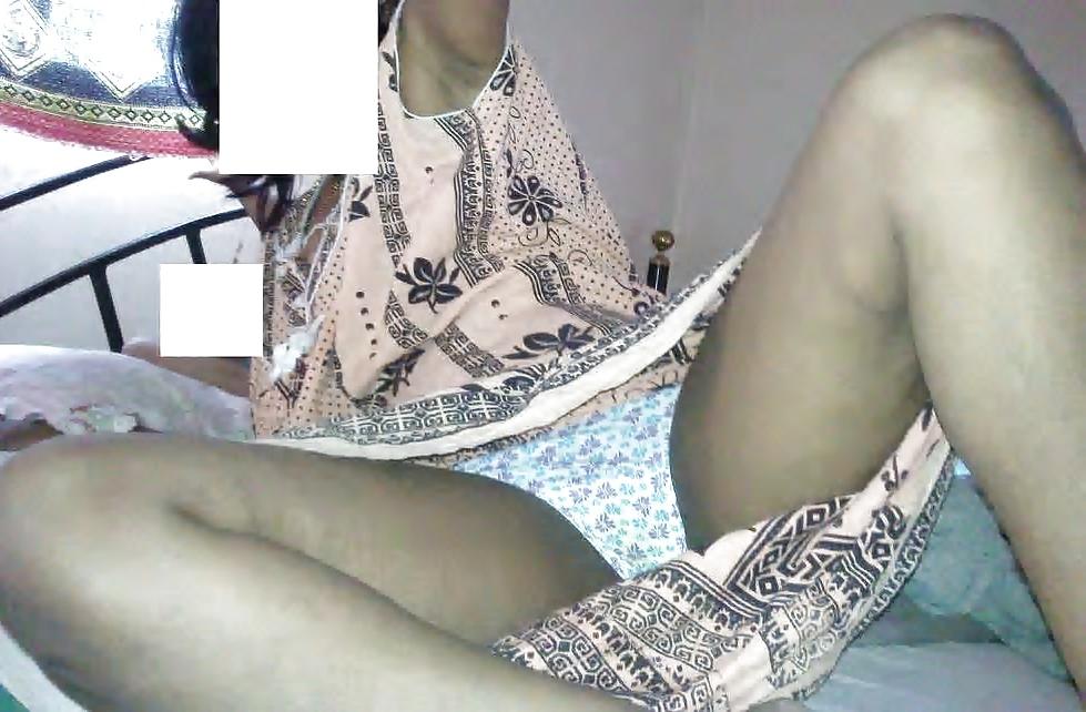 4P Indian Desi Mummmy nighty upskirts for dirty comments :) 