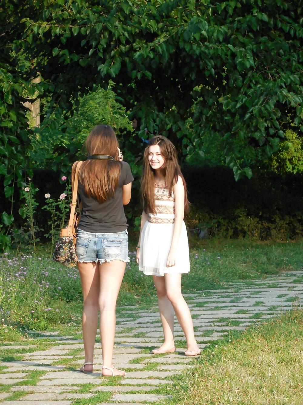 25P Spy sexy old + young in parck romanian