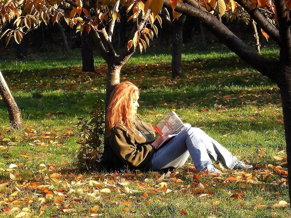 25P Spy sexy old + young in parck romanian