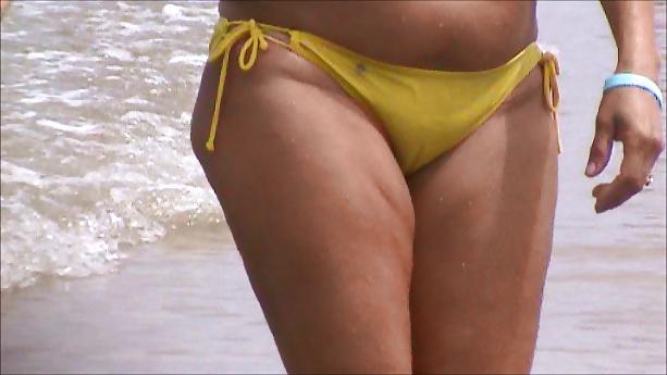 22P Spied beach ass cameltoes tits