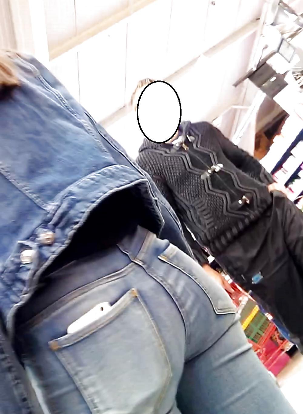 8P Butts in shop   culs au supermarche