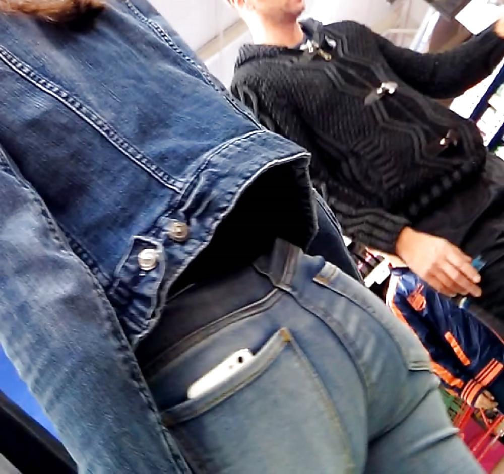 8P Butts in shop   culs au supermarche