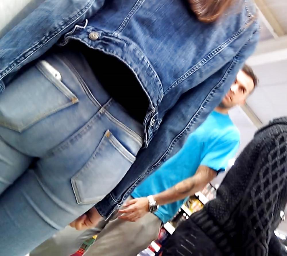8P Butts in shop   culs au supermarche