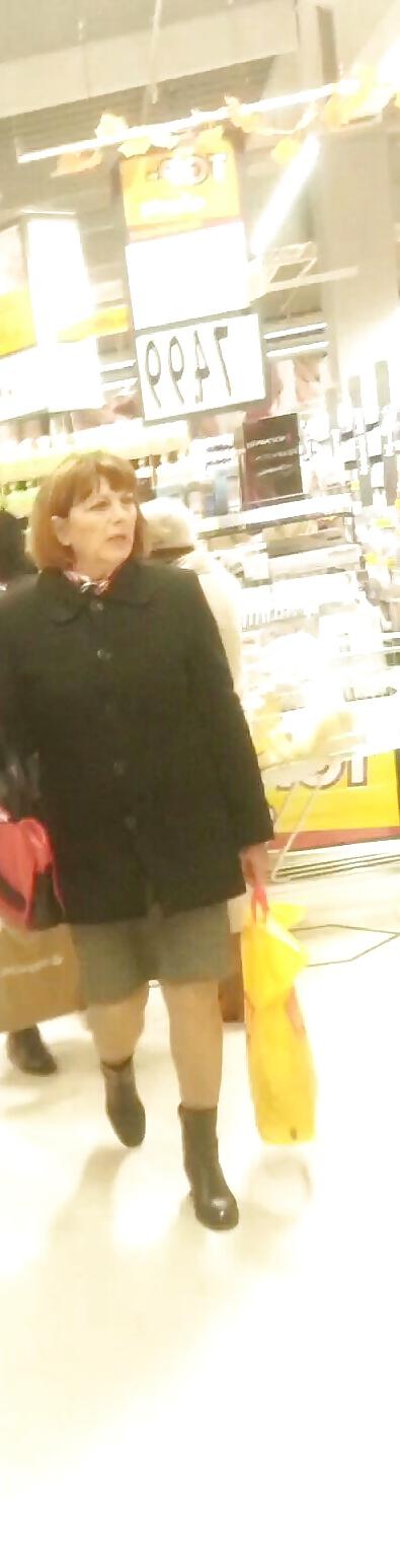 7P Spy mature upskirt and nylon supermarket romanian